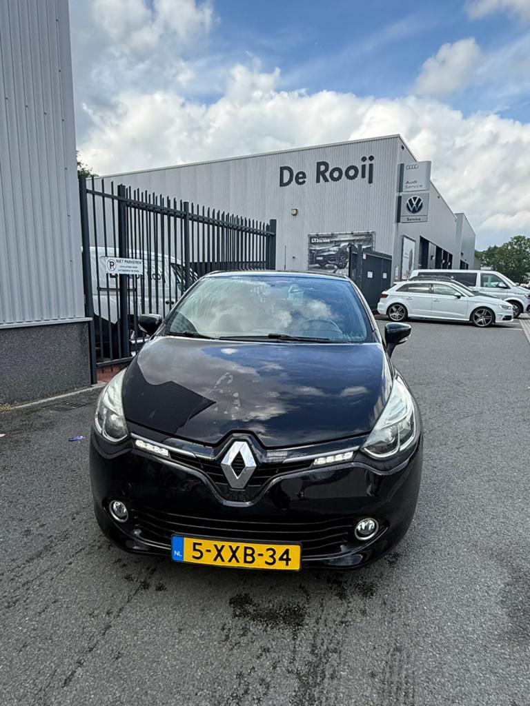 Renault Clio 0.9 TCE 66KW 5-DRS 2014 Zwart day& Night pakket, Voorwielaandrijving, 898 cc, 40 €/maand, Zwart