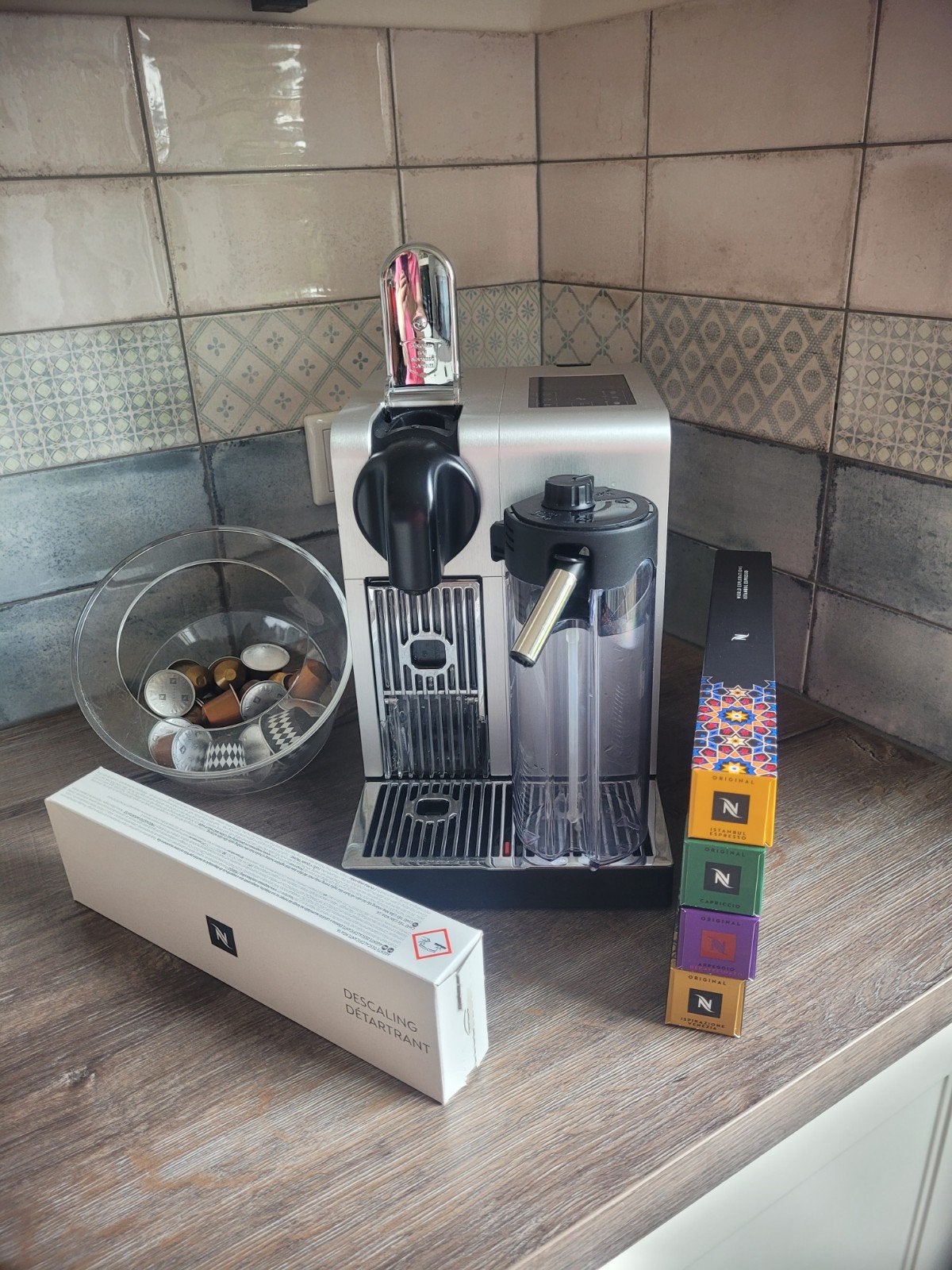 Nespresso Lattissima Pro Limited Edition + accessoires, Witgoed en Apparatuur, Koffiezetapparaten, Ophalen, Gebruikt, Koffiemachine