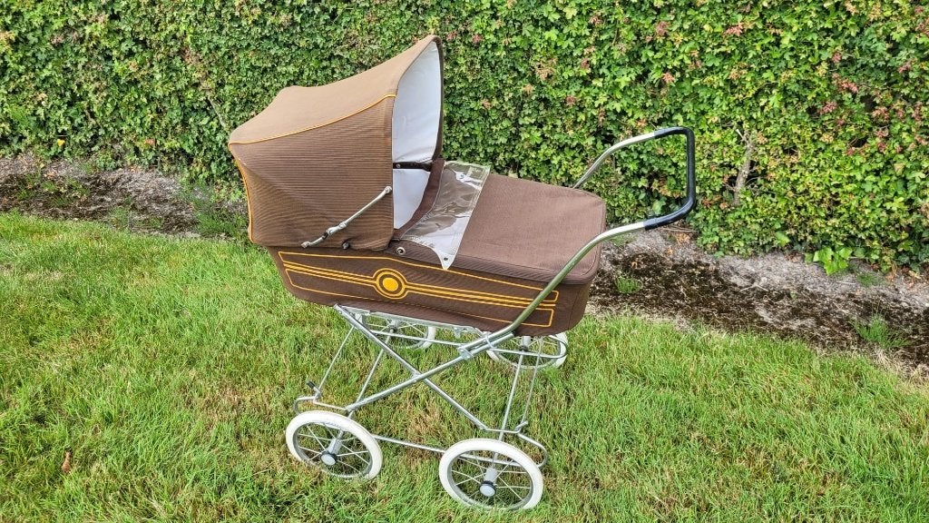 Vintage, retro poppenwagen, zeker meer dan 50 jaar oud., Ophalen
