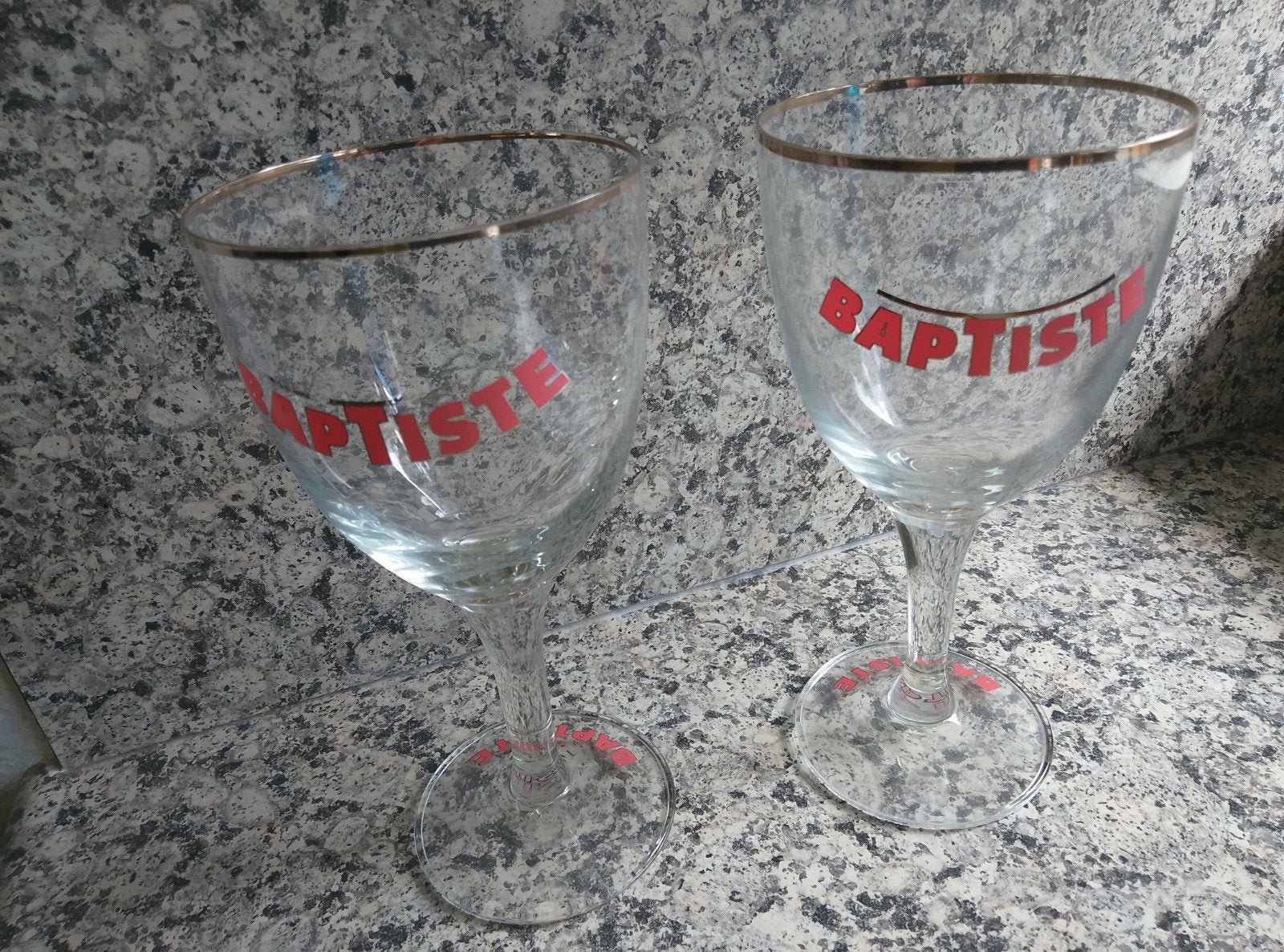 2 Baptiste bierglazen met gouden rand, Huis en Inrichting, Ophalen of Verzenden