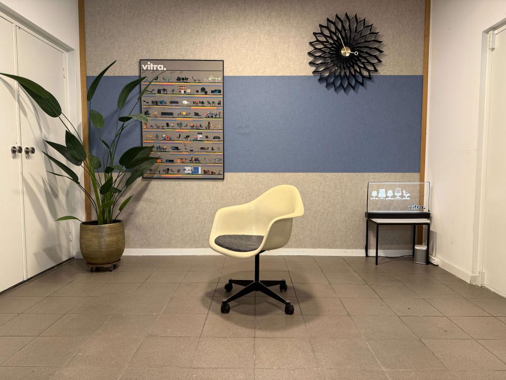 Herman Miller | Eames | Armshell Bureaustoel | Fiberglass |, Gebruikt, Herman Miller, Beige, Herman Miller