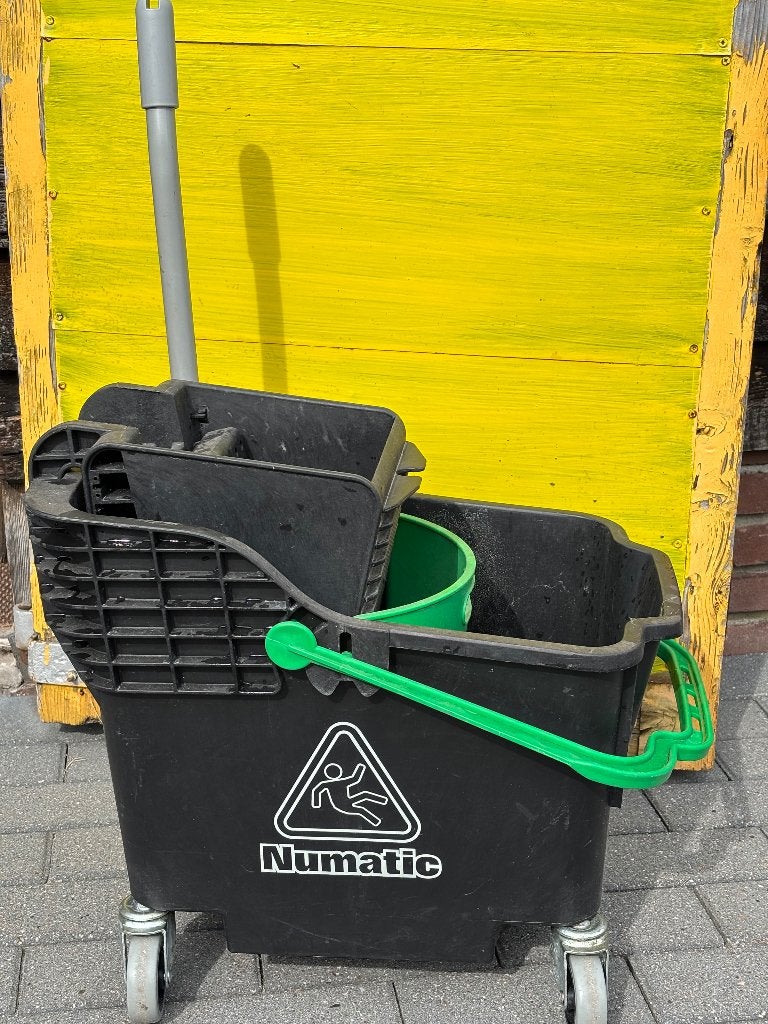 Numatic Dweilkar met Pers + Vlakmopsysteem, Ophalen, Dweilemmer, -bak, of -wagen