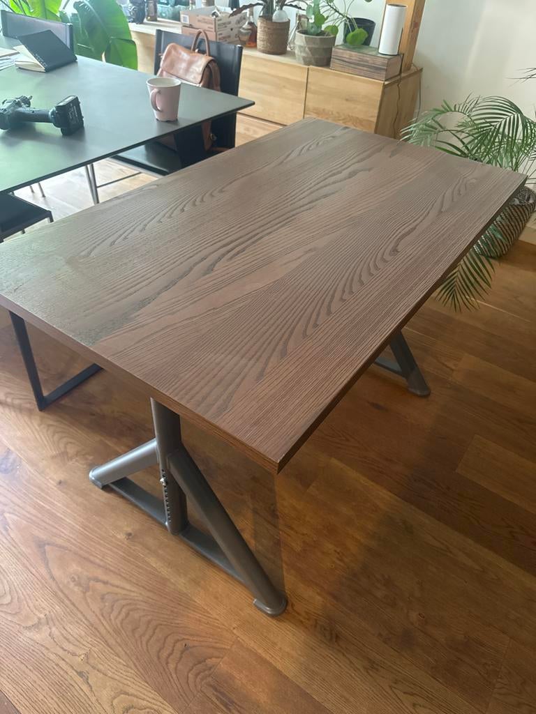 Elegante bureau met verstelbaar onderstel, Huis en Inrichting, Bureaus, Ophalen, Zo goed als nieuw