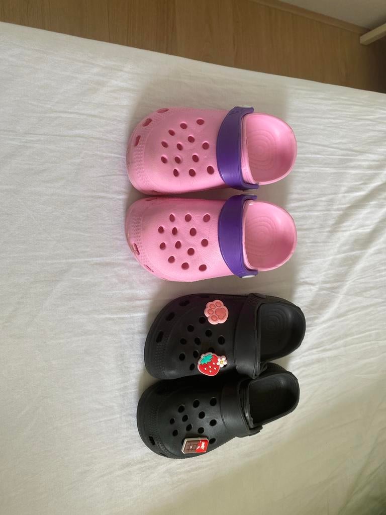 Roze en zwarte kinderklompjes, maat 30 en 32, Ophalen of Verzenden, Gebruikt, Jongen of Meisje, Schoenen