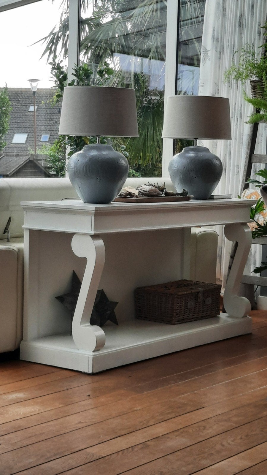 Witte console tafel met sierlijke poten, Huis en Inrichting, Tafels | Sidetables, 100 tot 150 cm, Ophalen of Verzenden, Zo goed als nieuw