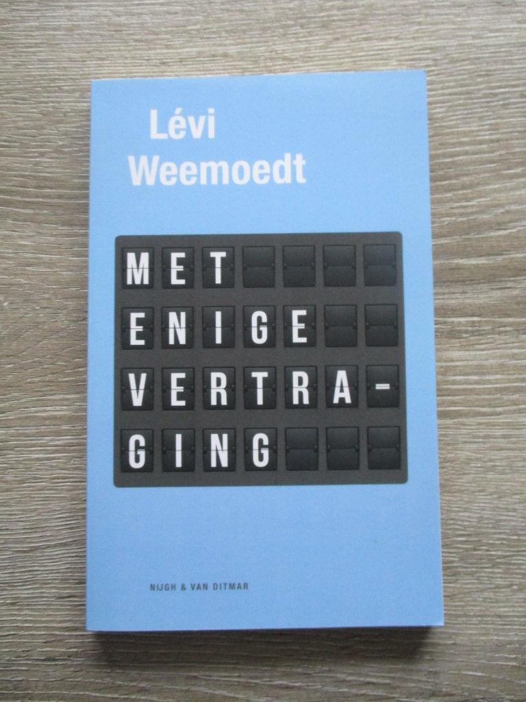 Met enige vertraging - Lévi Weemoedt, Ophalen of Verzenden, Gelezen