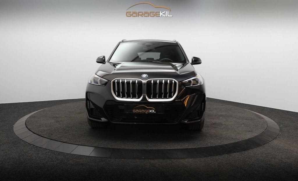 BMW X1 xDrive25e M-Sport Dealeronderh / Shadowline / Panoram, Auto's, BMW, Stof, Gebruikt, 16 kWh, Zwart