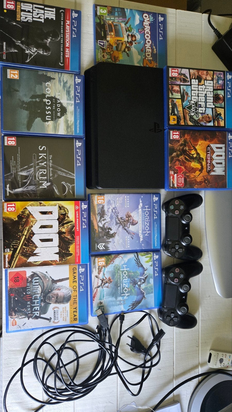 PlayStation 4 Slim 1TB met 2 controllers en 10 games, Met 2 controllers, Ophalen of Verzenden, 1 TB, Slim
