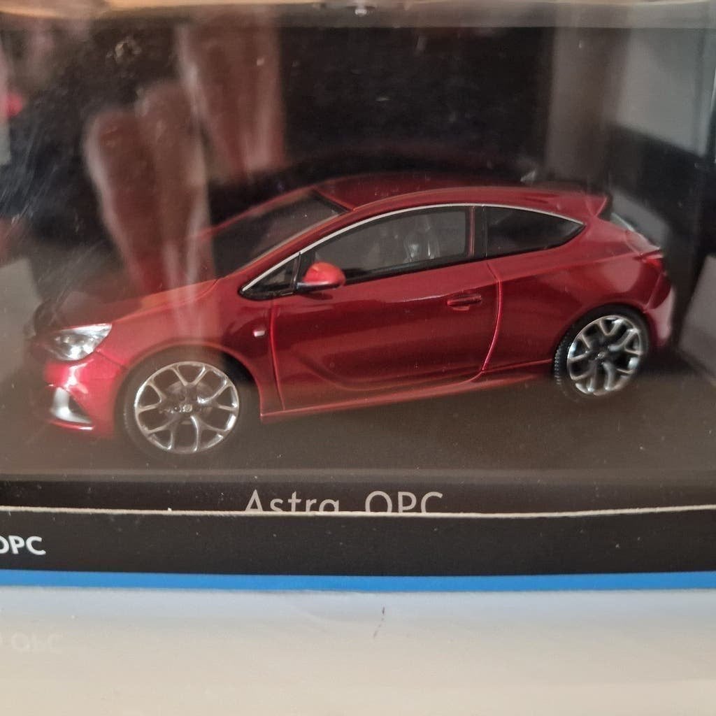 Opel Astra GTC OPC 1:43 modelauto - Rood, Ophalen of Verzenden, Nieuw, Auto, Overige merken