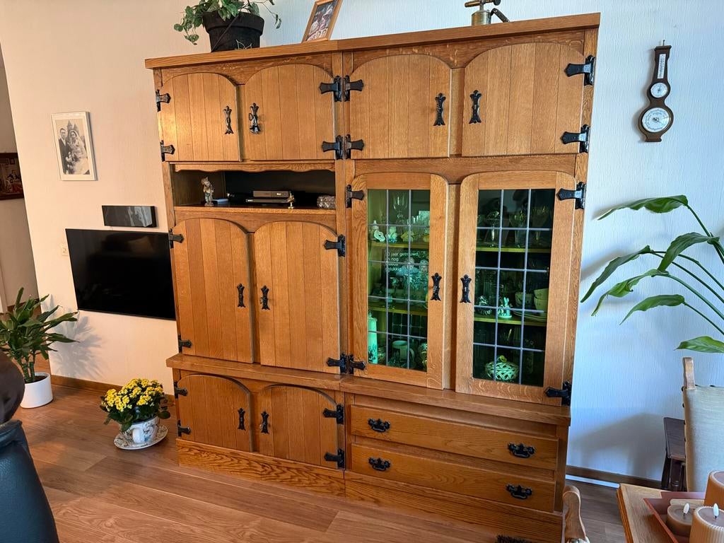 Massief eikenhouten wandmeubel met vitrine en opbergruimte, Huis en Inrichting, Kasten | Wandmeubels, Ophalen, Gebruikt