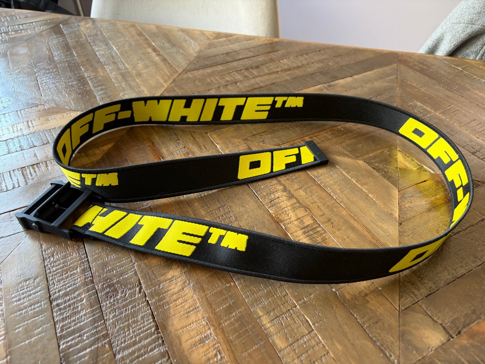 Off-White Mini Industrial Belt Geel Zwart, Ophalen of Verzenden, Zo goed als nieuw, Zwart, 115 cm of meer