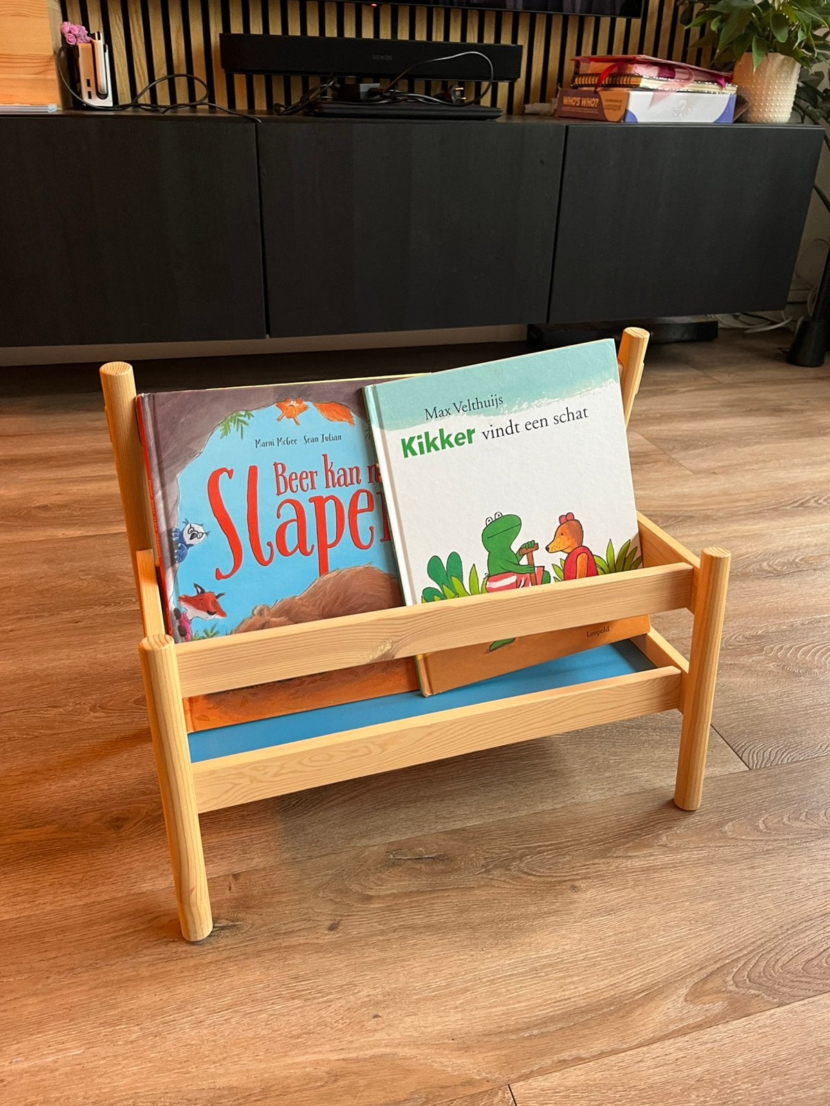 Houten Boekenrek / boekenstandaard (Flisat Ikea), Ophalen, Zo goed als nieuw, Opbergmeubel