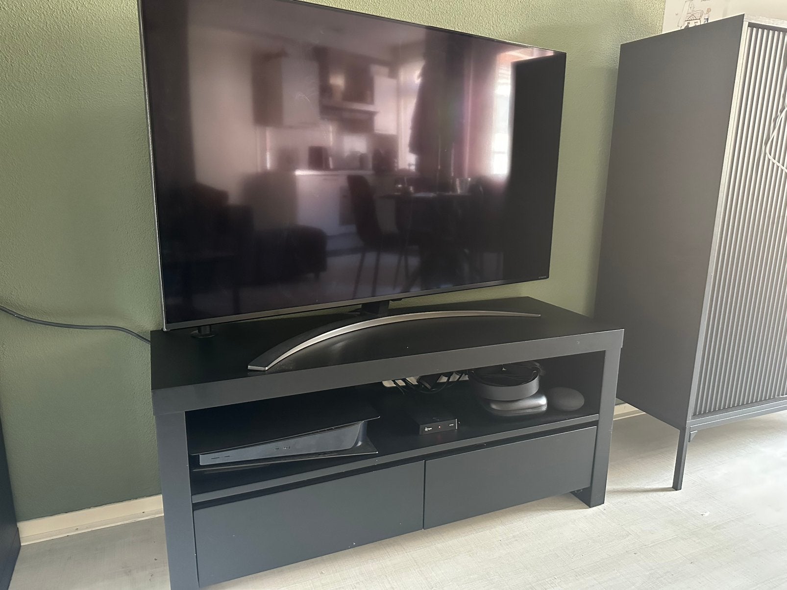 Zwart TV meubel, Ophalen, 100 tot 150 cm, Zo goed als nieuw, Minder dan 100 cm