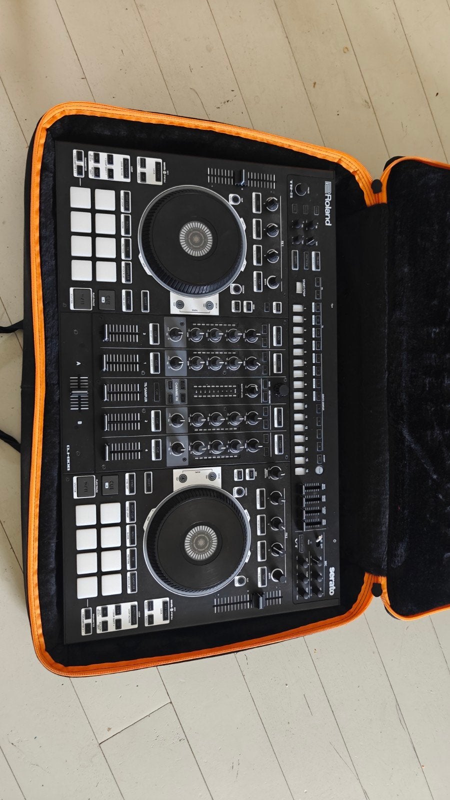 Roland DJ-808 DJ-controller met draagtas - Zo goed als nieuw, Ophalen of Verzenden, Zo goed als nieuw, Draaitafel, Overige merken