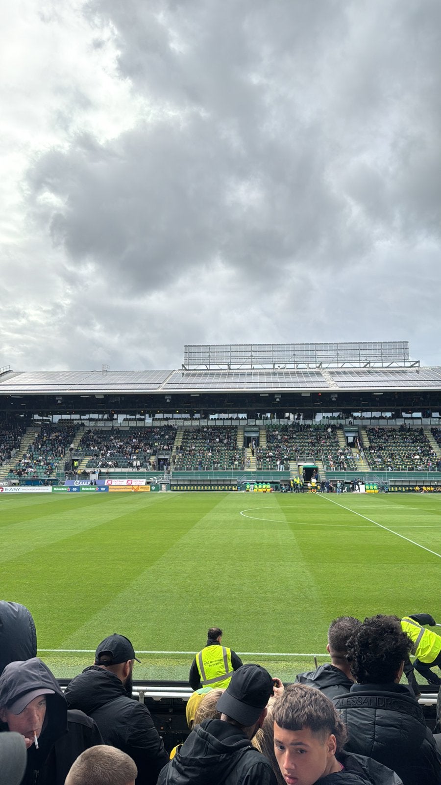 Ado den haag- psv kaart, Eén persoon