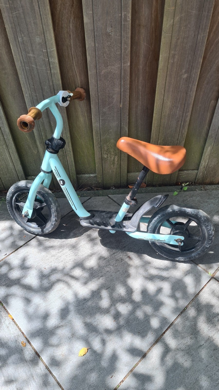 Loopfiets met gebruikssporen en Hema helm, Ophalen, Gebruikt, Minder dan 16 inch, Hema