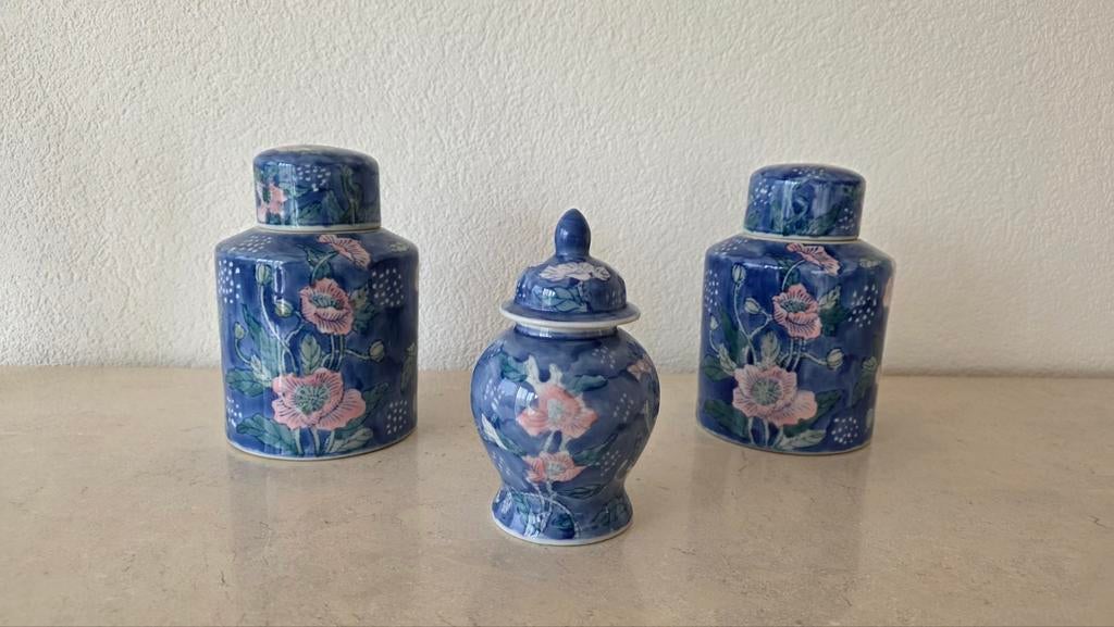 Set van 3 blauwe  vazen met bloemmotief, Antiek en Kunst, Antiek | Keramiek en Aardewerk, Ophalen