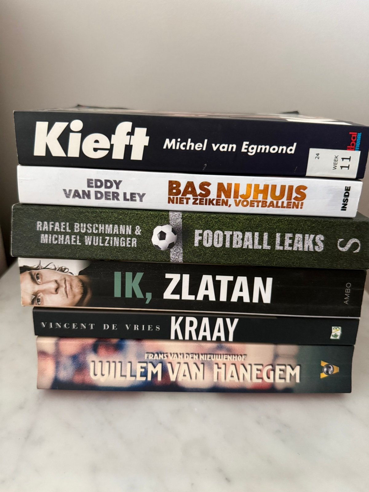 Boeken over voetbal / voetballers, Ophalen of Verzenden, Gelezen, Balsport