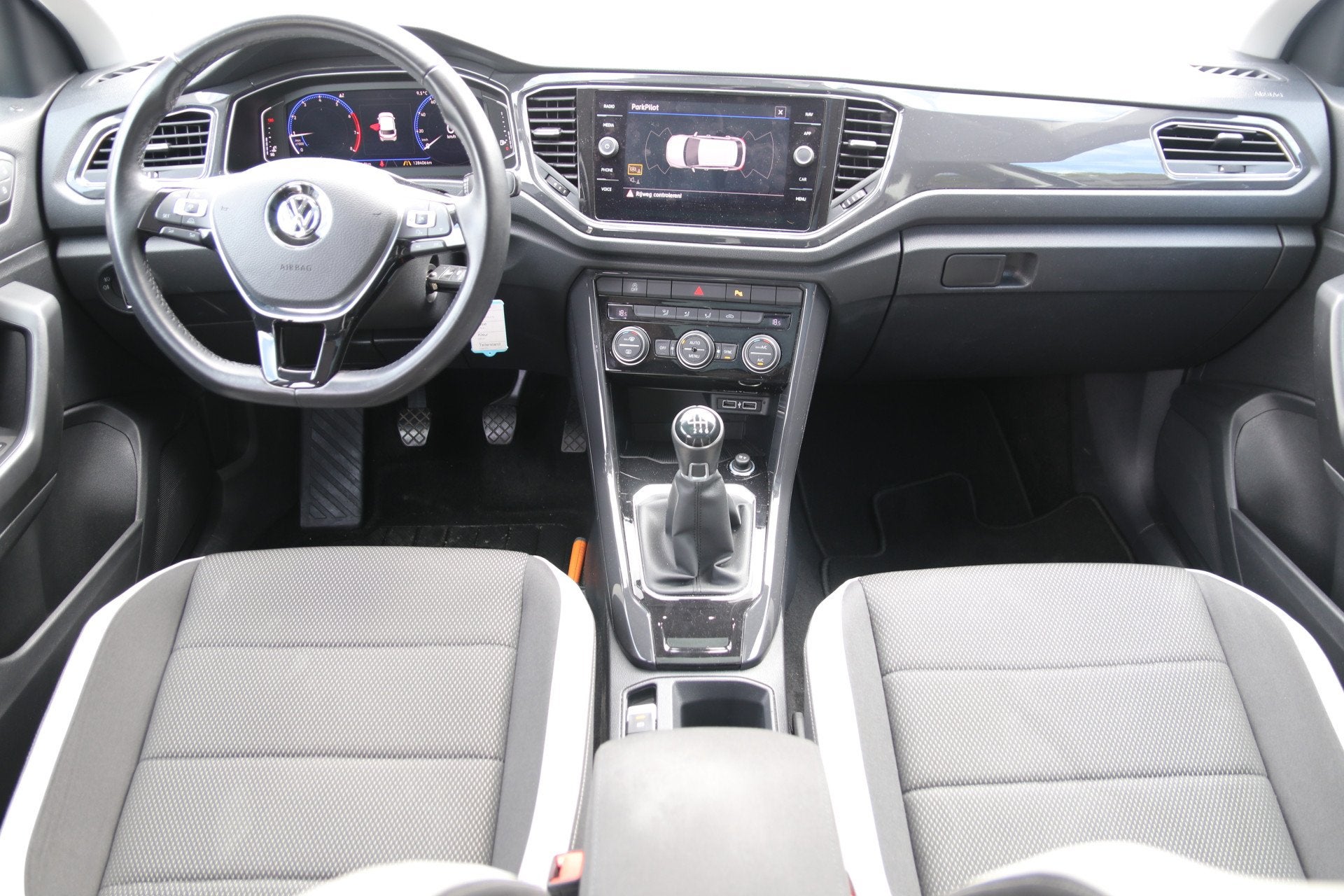 Volkswagen T-Roc 1.5 TSI Sport / Navi / Apple Carplay / Pano, Auto's, Voorwielaandrijving, Stof, Euro 6, 4 cilinders