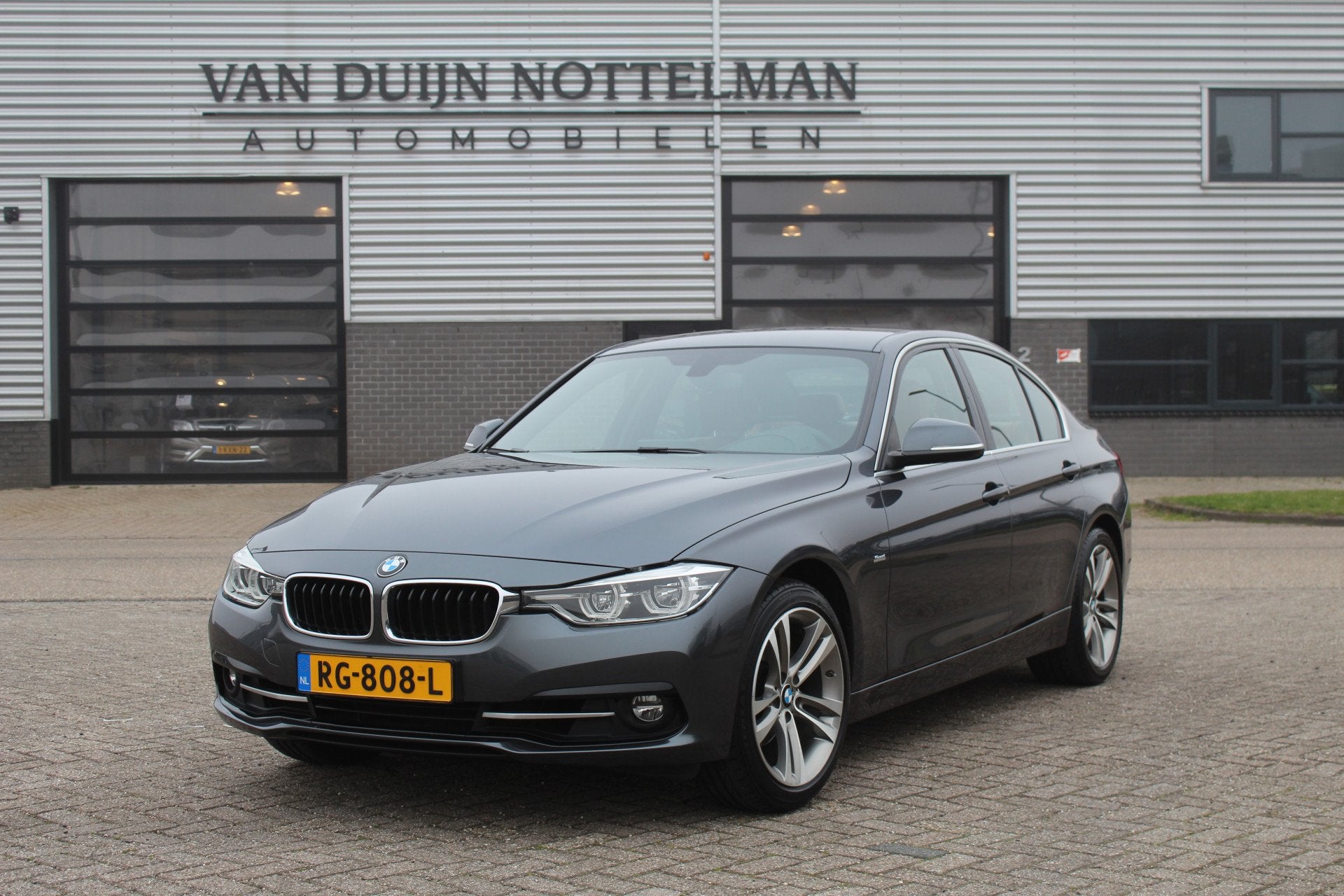 BMW 3-serie 320i High Executive / LCI / Leer / LED / 18"/ N., Auto's, BMW, Automaat, 1998 cc, Achterwielaandrijving, 4 cilinders