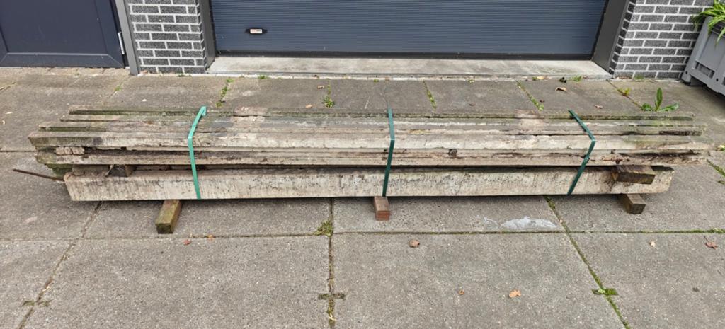 4 betonnen palen geschikt voor schutting of hekwerk, Ophalen of Verzenden, IJzer