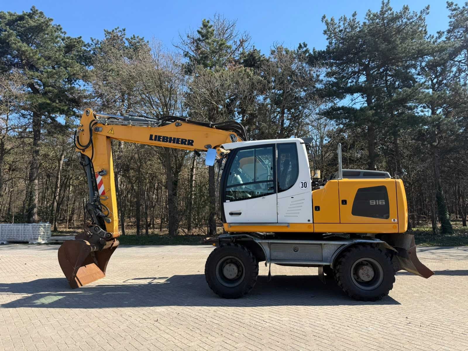 Liebherr - 2015 - A916 - Banden graafmachine, Graafmachine
