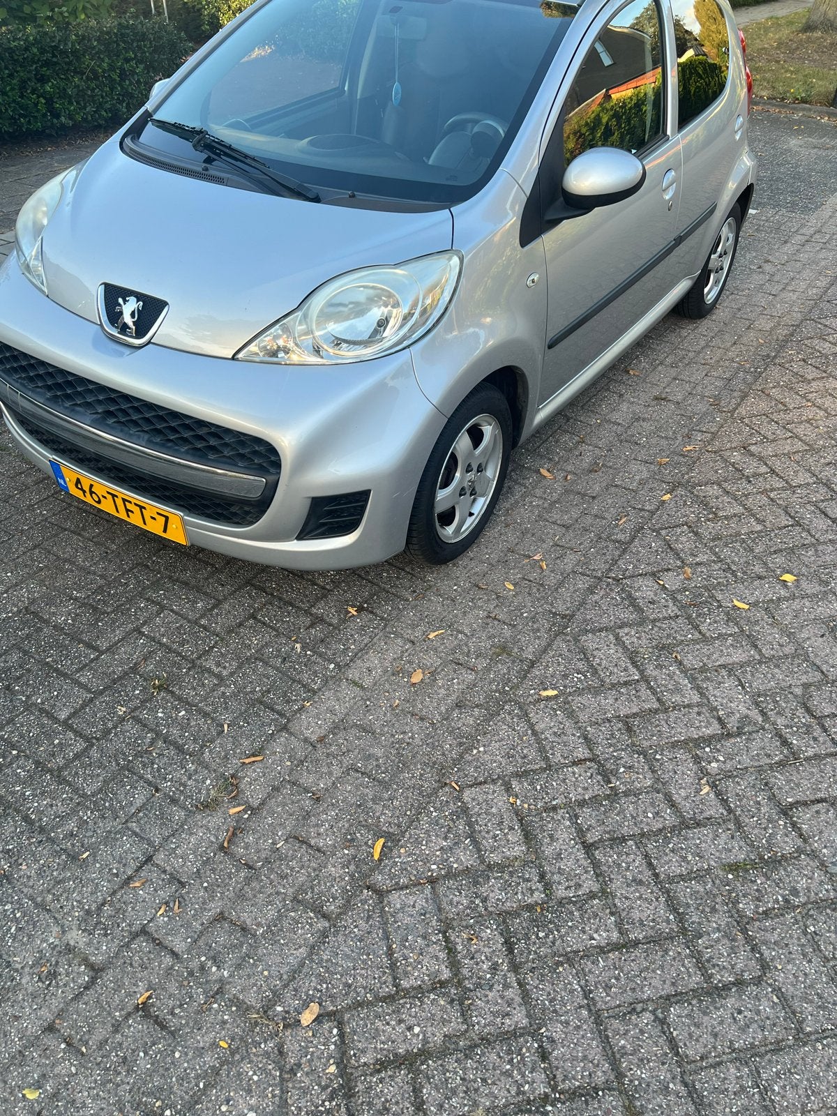 Peugeot 107 1.0 12V 5DR 2012 Grijs, Auto's, Voorwielaandrijving, 4 stoelen, 68 pk, Origineel Nederlands