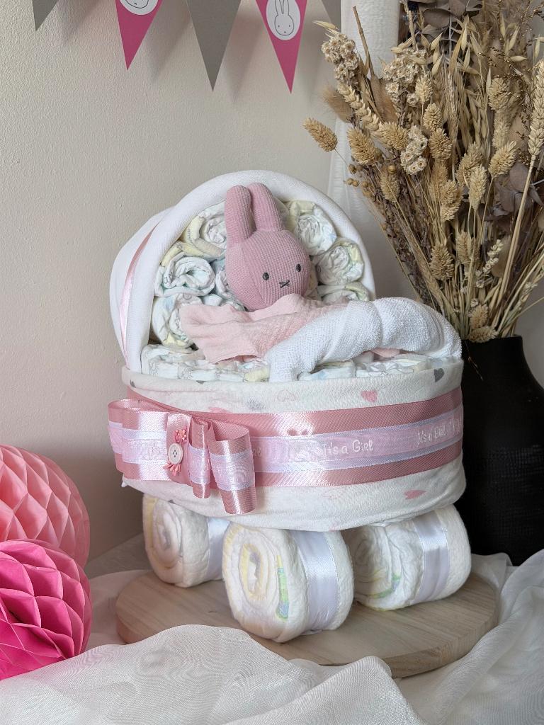 Luiertaart Wandelwagen met Nijntje roze – Kraamcadeau, Ophalen of Verzenden, Nieuw, Kraamcadeau