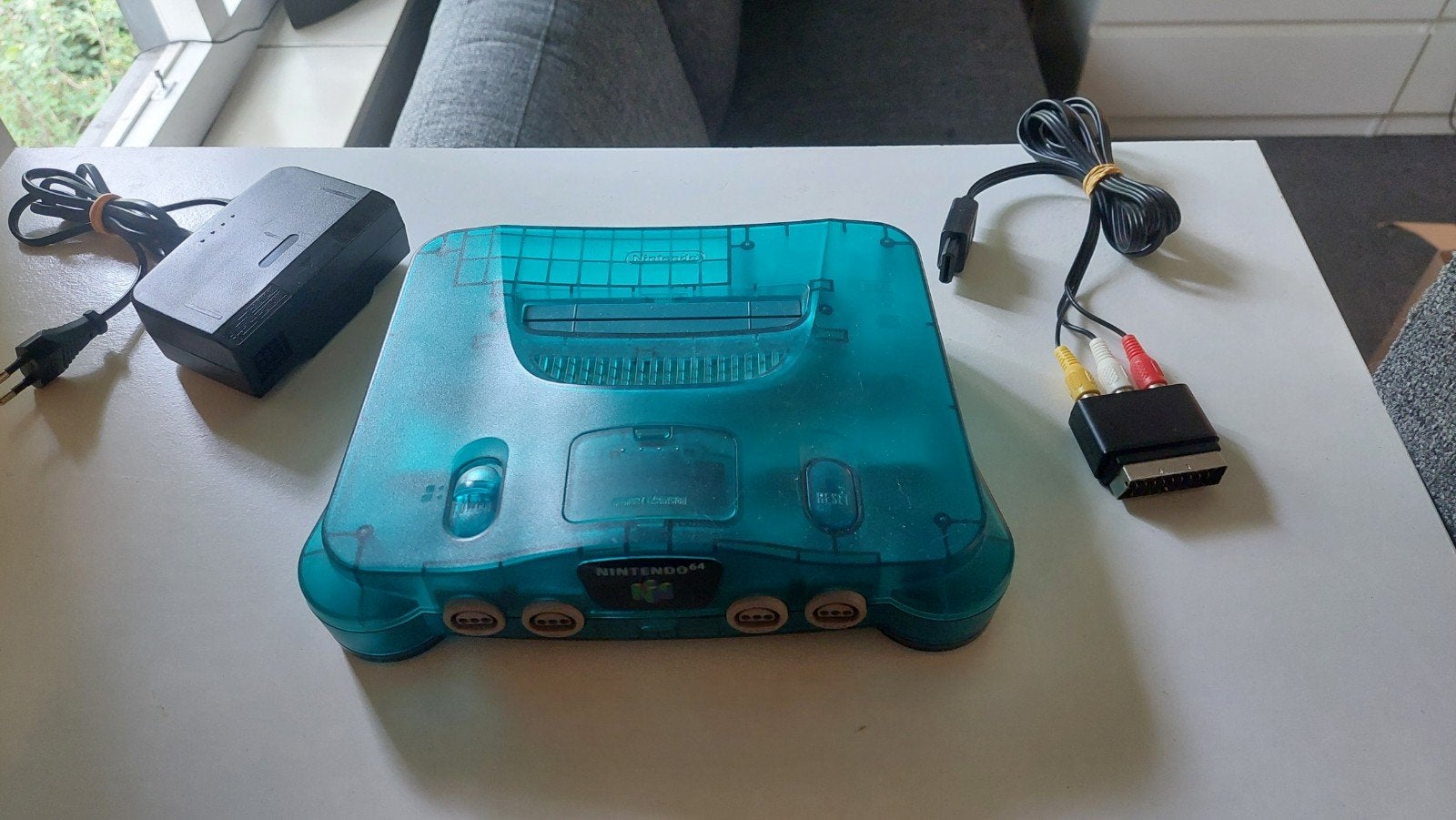 Nintendo 64 Ice Blue puntgaaf met kabels en voeding, Ophalen of Verzenden, Zo goed als nieuw, Zonder controller