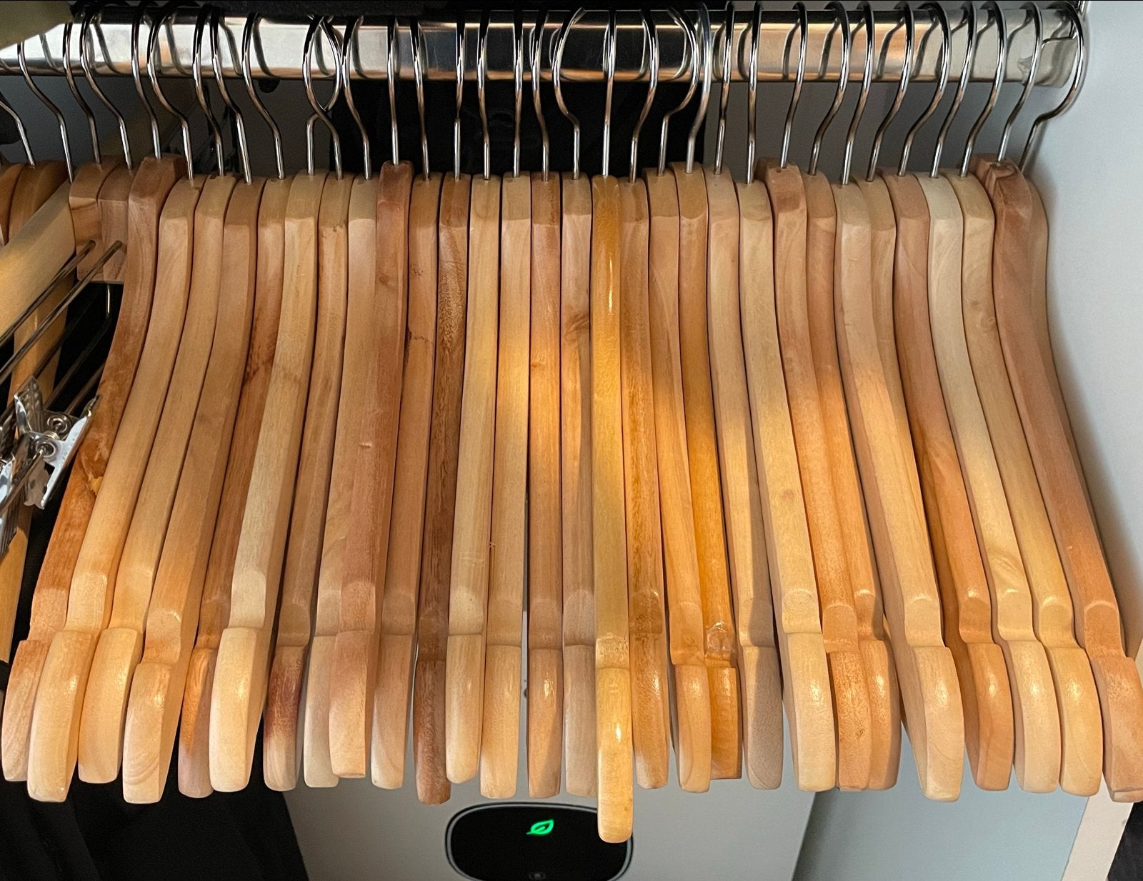 30x IKEA Houten Kledinghangers - Zo Goed als Nieuw, Kleding | Dames, Kledinghangers, Ophalen of Verzenden, Zo goed als nieuw, Hout