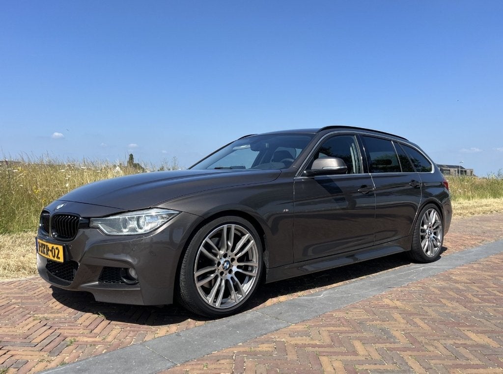 BMW 3-Serie 3.0 330D Touring AUT 2013 Bruin, Auto's, BMW, Automaat, Euro 5, Achterwielaandrijving, 1800 kg