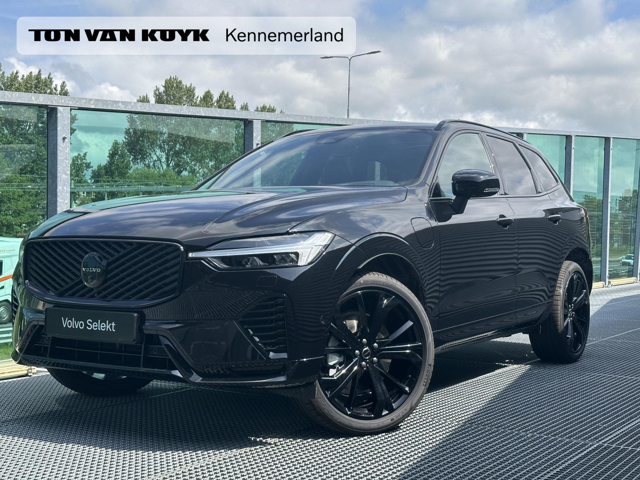Volvo XC60 2.0 T8 Plug-in hybrid AWD Ultra Black Edition / P, Automaat, Gebruikt, 4 cilinders, Zwart