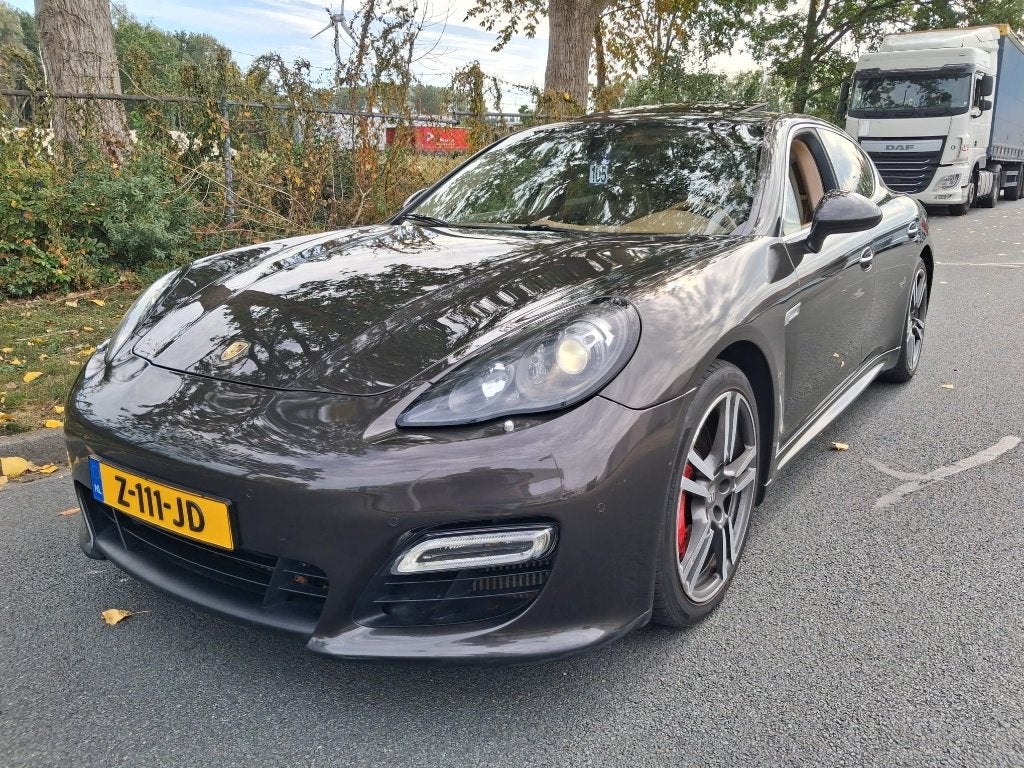 Porsche 2011 Grijs BOMVOL OPTIES RIJDT GOED, Auto's, Automaat, 501 pk, 4 stoelen, 1795 kg