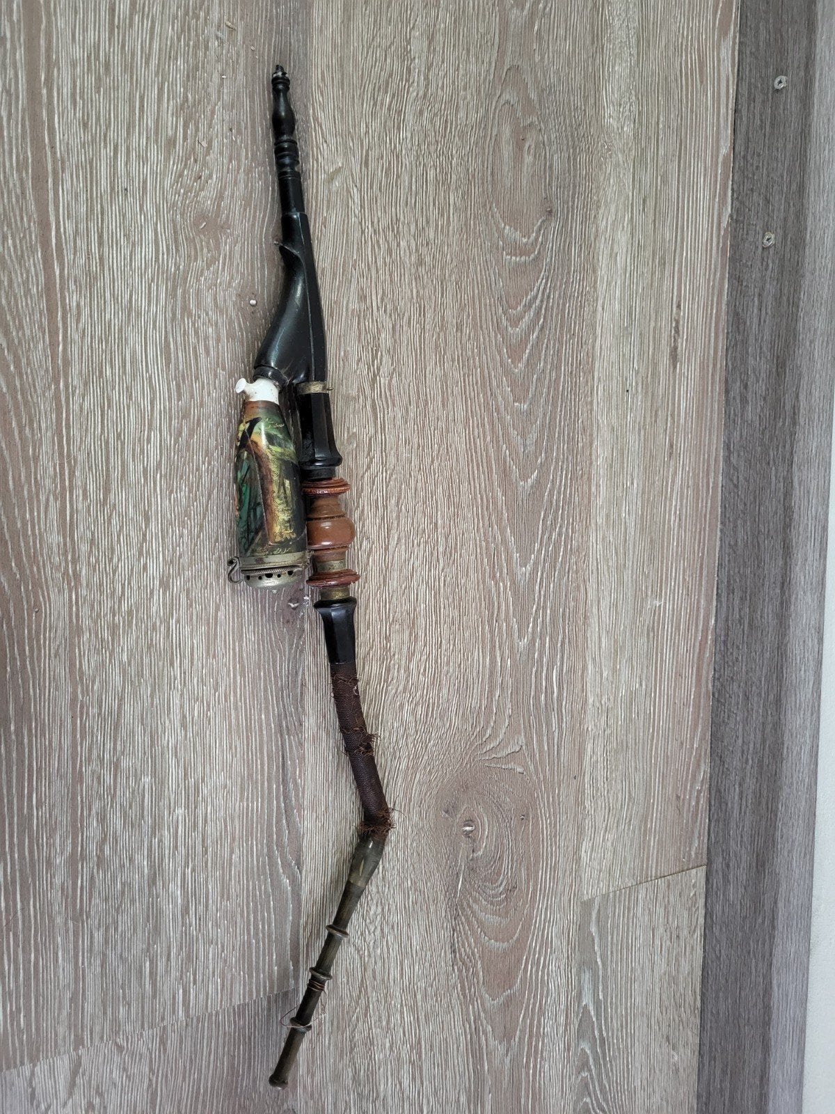Antieke pijp met handgeschilderde kom en lange steel, Ophalen of Verzenden, Gebruikt, (Water)pijp