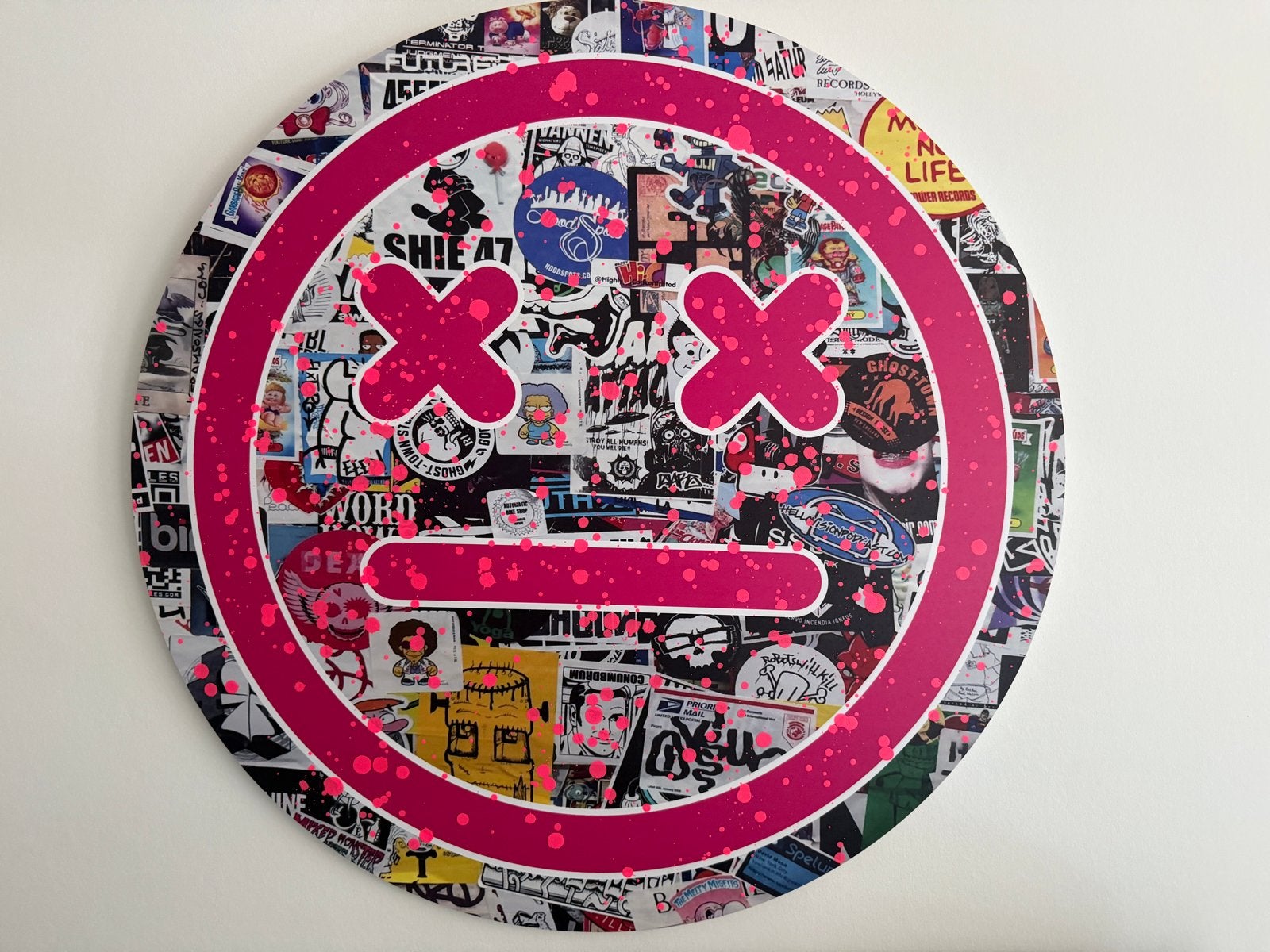Moderne kunst 'Smiley Must Die' van Aiiroh, Ophalen, Echtheidscertificaat, Gemengde techniek, Hout