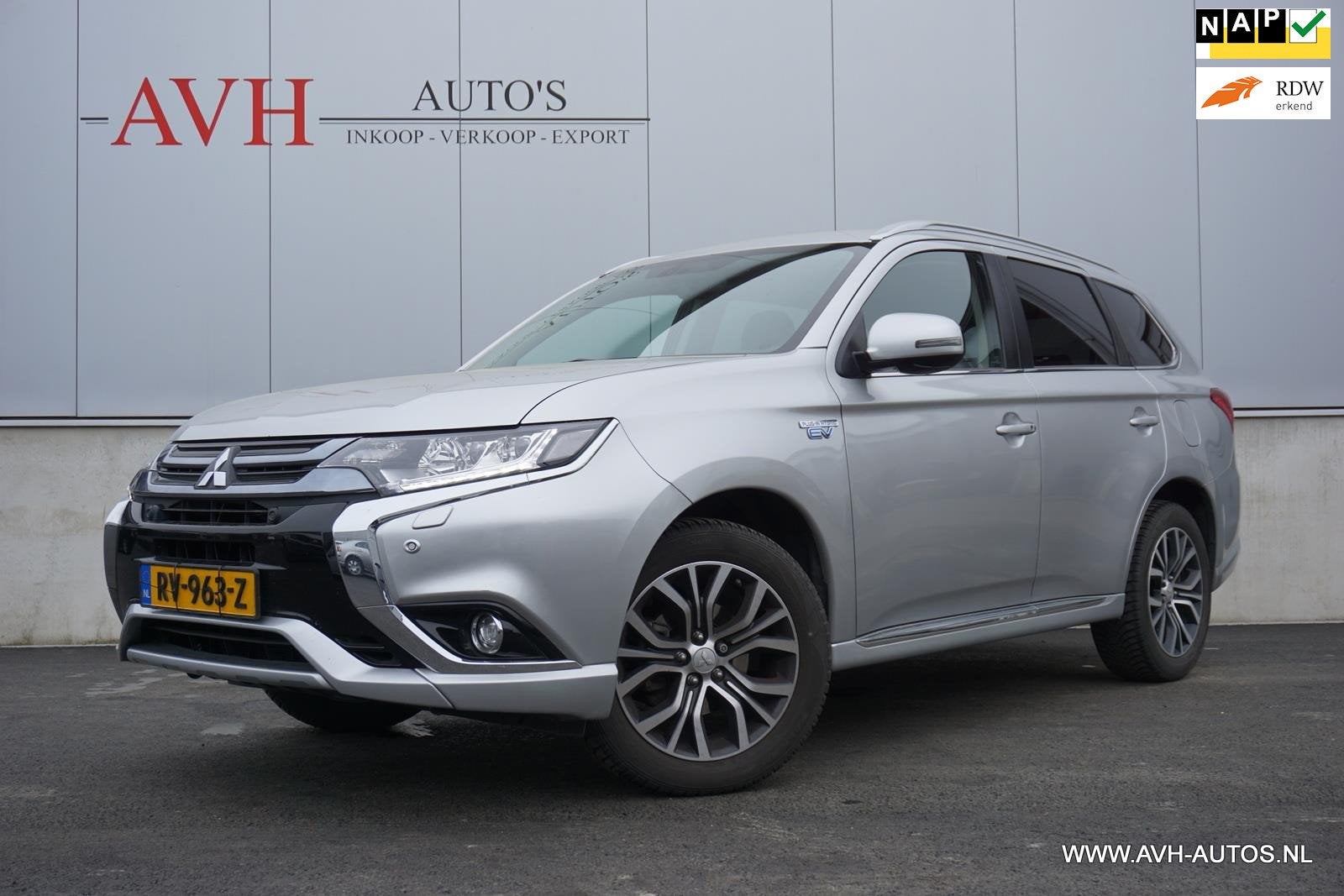 Mitsubishi Outlander 2.0 PHEV Premium, Auto's, Euro 6, 4 cilinders, Leder en Stof, Bedrijf