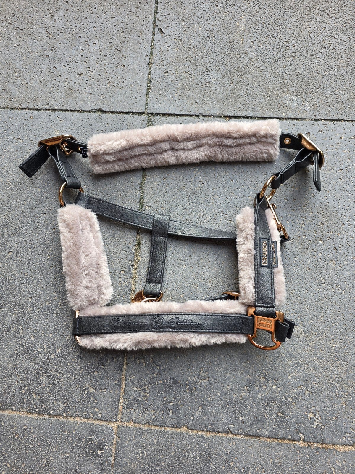 Eskadron halster fauxfur zwart, Dieren en Toebehoren, Nieuw, Zwart, Halster, Cob
