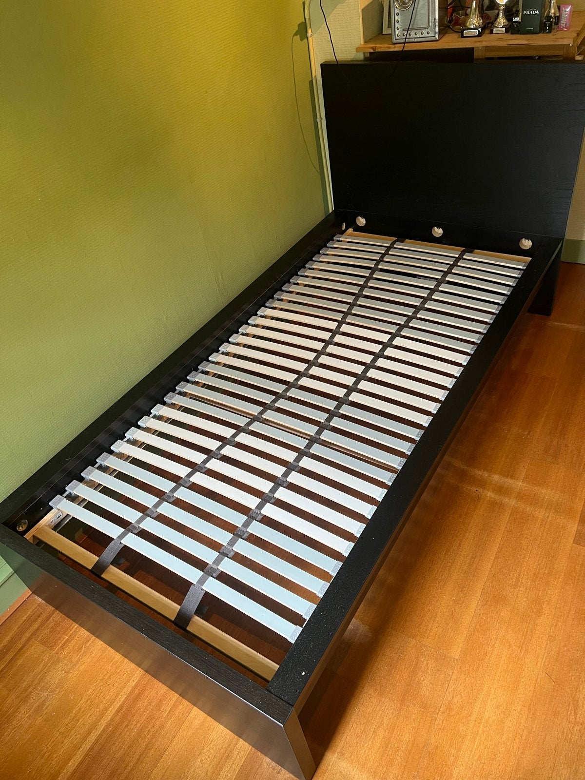 Gratis IKEA bed 90x200 cm met lattenbodem, Gebruikt, 90 cm, Eenpersoons, Zwart