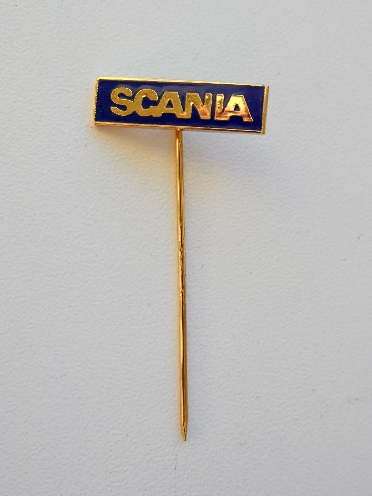 Goudkleurig speldje Scania, Verzenden, Zo goed als nieuw, Transport, Speldje of Pin