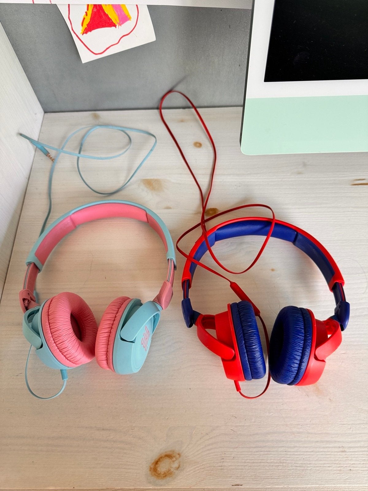 1x Blauw/rode JBL kinderkoptelefoon volumebegrenzer bedraad, Audio, Tv en Foto, Meerkleurig, Gebruikt, JBL, On-ear