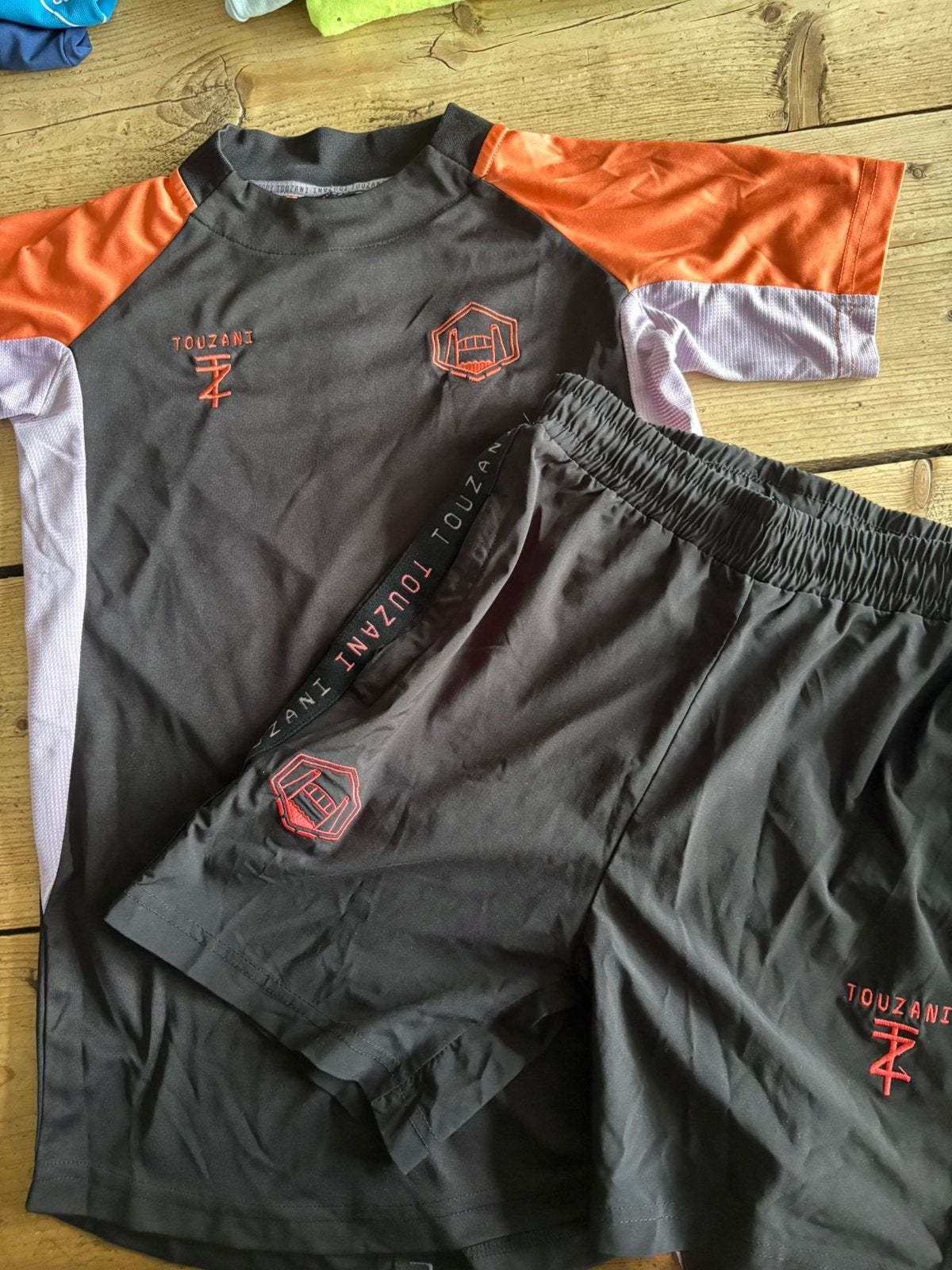 Touzani voetbalpakje sportpakje, Sport en Fitness, Maat XS of kleiner, Ophalen of Verzenden, Zo goed als nieuw, Shirt