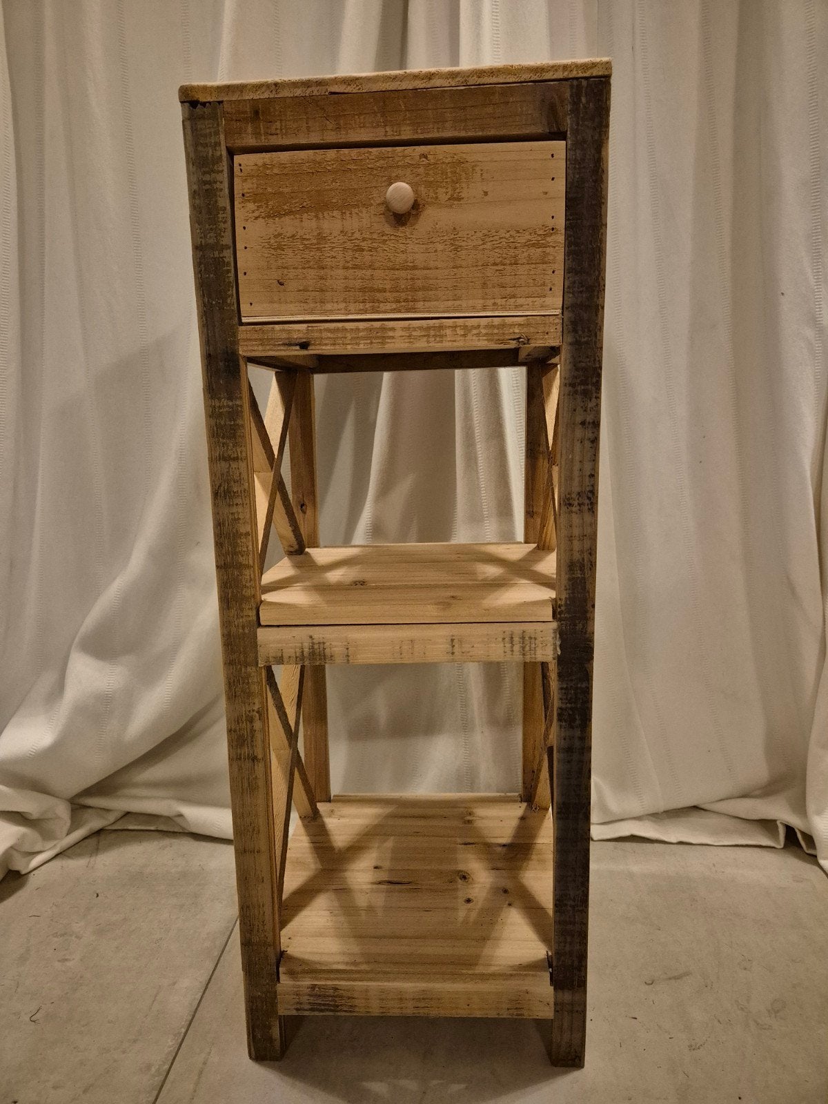 Nieuw houten nachtkastje met lade, 30x30x80 cm, Minder dan 45 cm, Nieuw, Ophalen of Verzenden, 70 cm of meer
