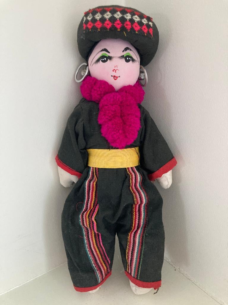 Akha poppetje in traditionele klederdracht - Thailand, Ophalen of Verzenden, Gebruikt