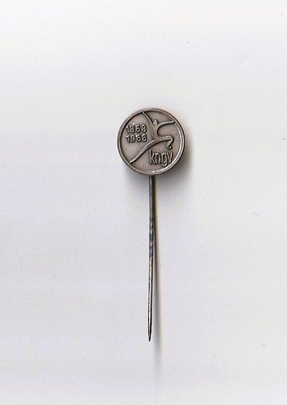 volmetaal gymnastiek speld KNGV 100 jaar 1868-1968, Verzamelen, Speldjes, Pins en Buttons, Verzenden, Overige onderwerpen, Speldje of Pin