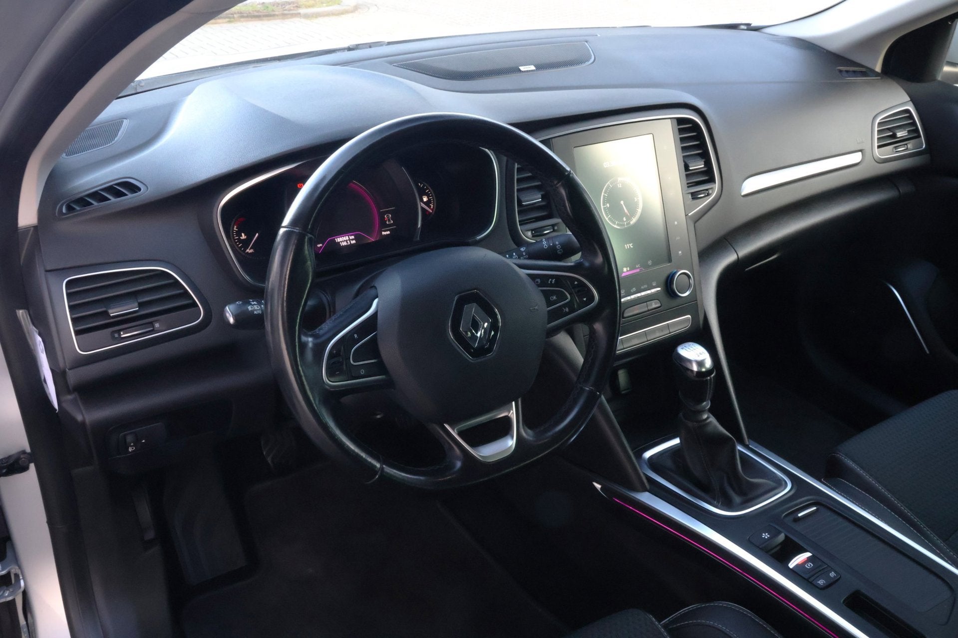 Renault Mégane Estate 1.3 TCe Bose | massage stoelen | LED, Voorwielaandrijving, Stoelverwarming, Gebruikt, Euro 6