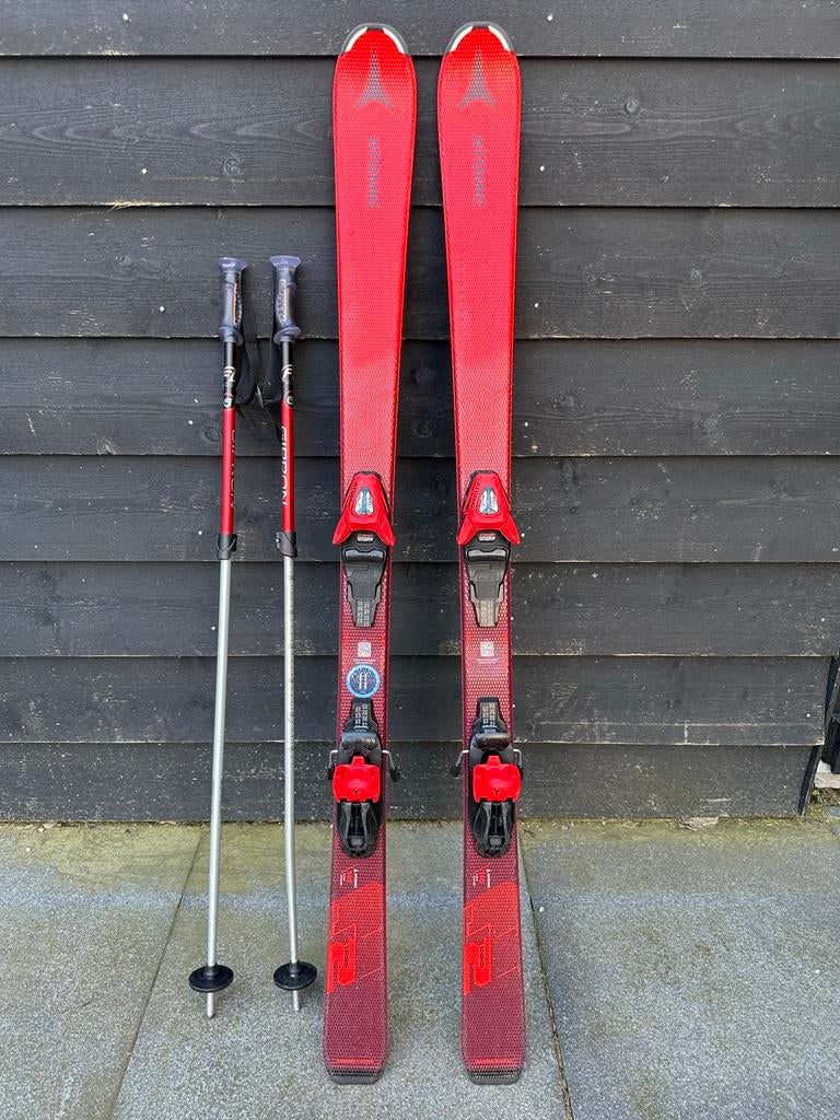 Atomic Redster J2 ski's 140cm met bindingen en stokken, Ophalen, Gebruikt, 100 tot 140 cm, Atomic