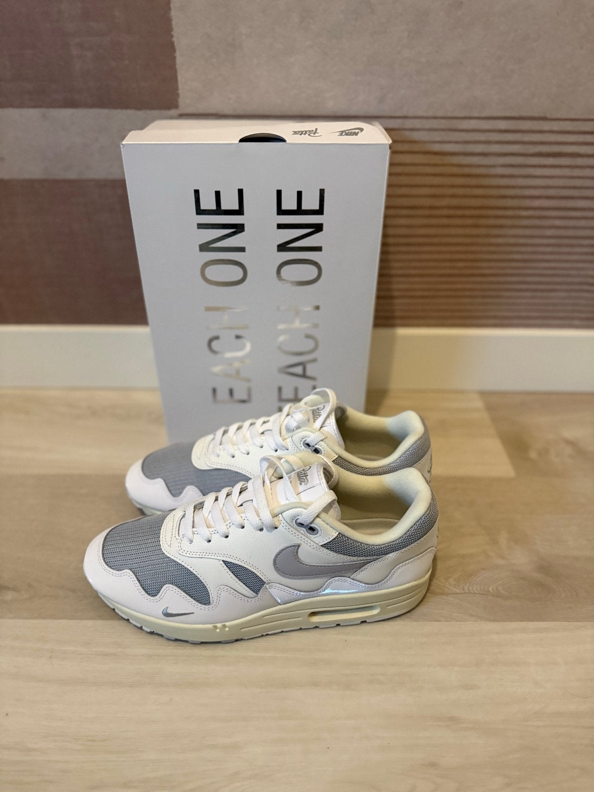 Nike Air Max 1 Patta Waves White - Maat 45.5, Kleding | Heren, Ophalen of Verzenden, Zo goed als nieuw, Sneakers of Gympen
