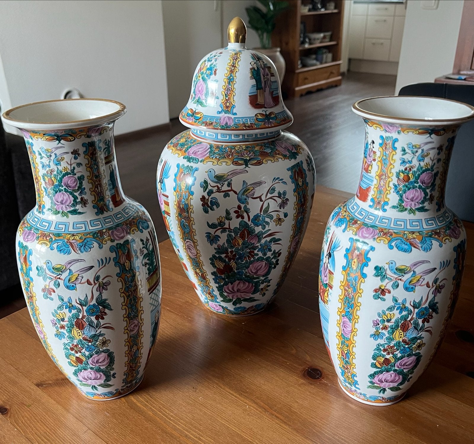 Set van 3 Chinese vazen met deksel en traditionele motieven, Ophalen