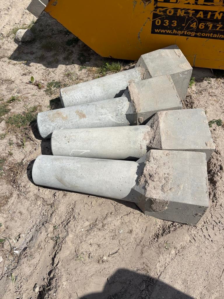 Betonnen palen, Ophalen, 25 tot 50 cm, Overige typen, Zo goed als nieuw