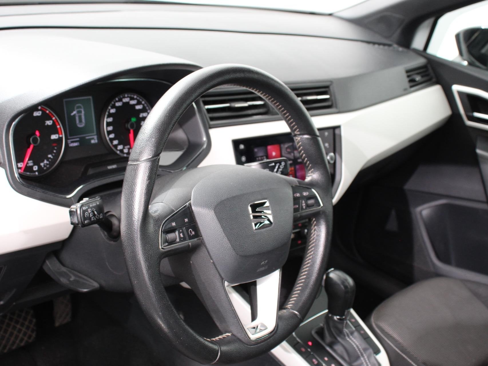 SEAT Arona 1.0 TSI 115pk automaat Xcellence Business Intense, Stof, Gebruikt, 600 kg, 3 cilinders